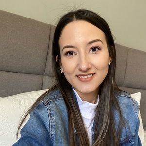 Meet your Posher, Cynthia